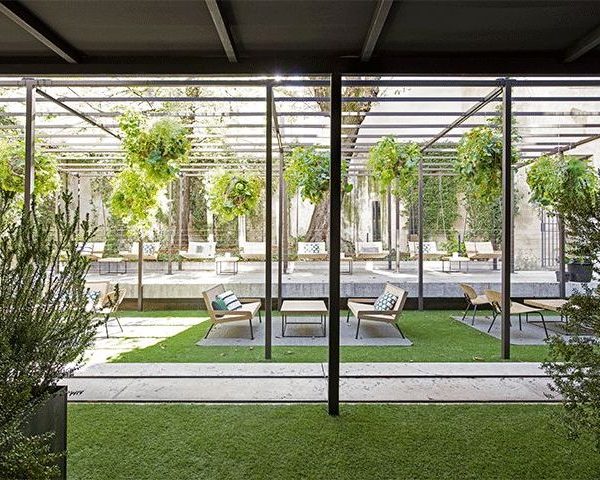 Фабрика ETHIMO в проекте ELLE DECOR HOTEL Купить уличную мебель ETHIMO на 7garden.ru