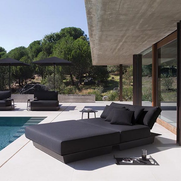 Коллекция уличной мебели AIR от фабрики MANUTTI (Бельгия) Купить уличную мебель MANUTTI на 7garden.ru