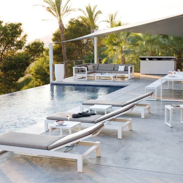 Коллекция уличной мебели FUSE от фабрики MANUTTI (Бельгия) Купить уличную мебель MANUTTI на 7garden.ru