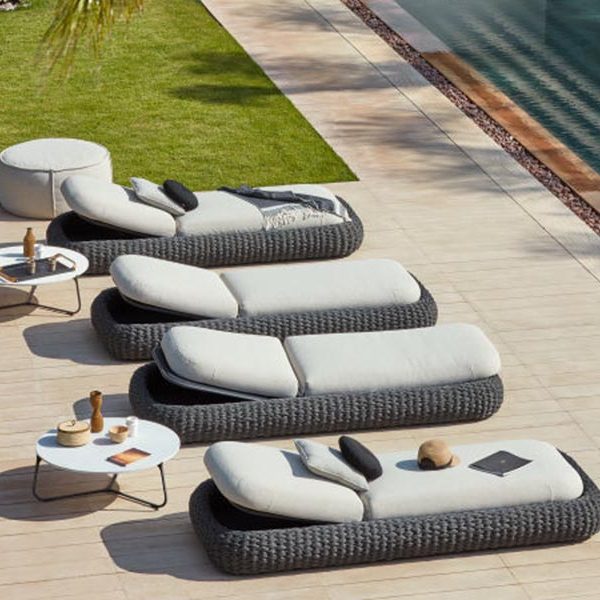 Коллекция уличной мебели KOBO от фабрики MANUTTI (Бельгия) Купить уличную мебель MANUTTI на 7garden.ru